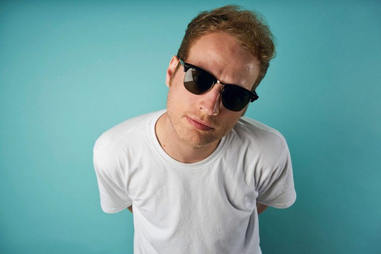 Weekend kündigt Tour zu »Keiner ist gestorben« an und veröffentlicht erstes Video  // Live
